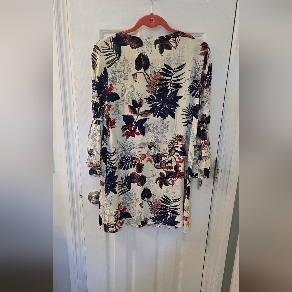 Coco+Carmern Floral Cover Up With Embroidery & Bead Accents, Size S/M (1205) - Picture 5 of 7